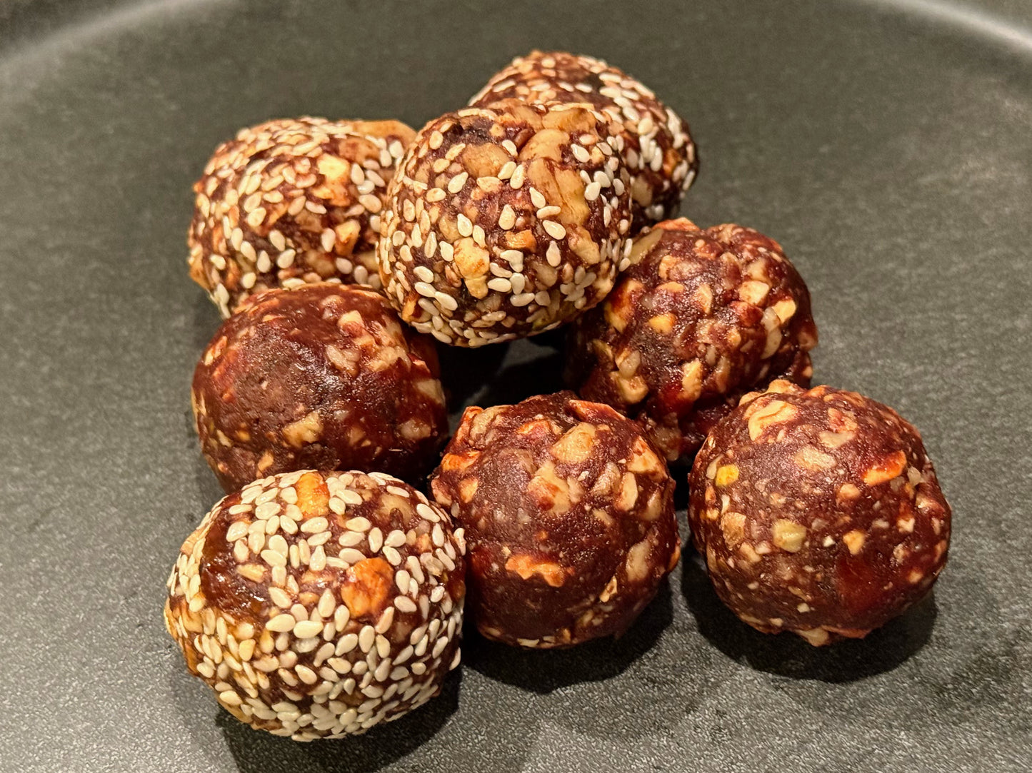 Bolitas de dátiles y chocolate negro (8 oz.)